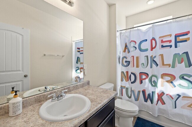 Building Photo - Bright and Beautiful Home with Gourmet Kit...