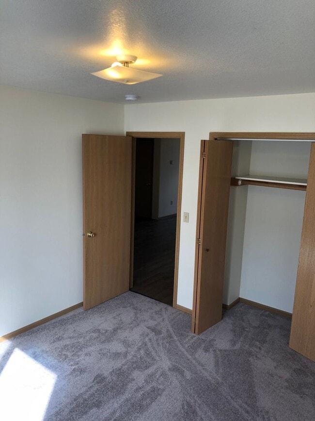 Building Photo - 2 Bedroom 1 Bath 4 Plex