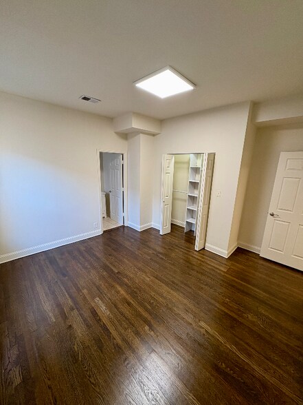 Building Photo - 5115 S Drexel Ave
