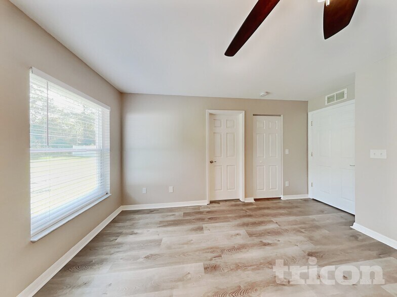 Building Photo - 17 Rosepetal Ln