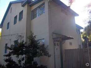 Building Photo - HOLLR0220