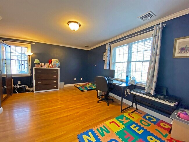 Building Photo - 375 Lowell Ave