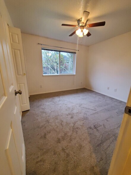 Building Photo - 3757 SE Milwaukie Ave