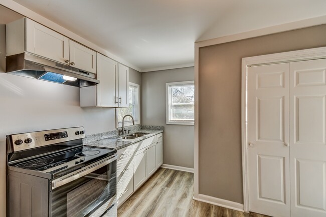 Building Photo - 625 27th St SW