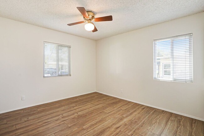 Building Photo - 677 N Tulare Way