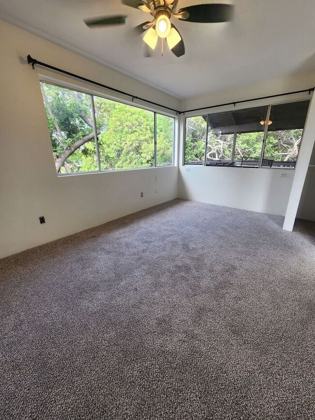 Building Photo - SPACIOUS 3BR / 2BA unit with Covered Parki...