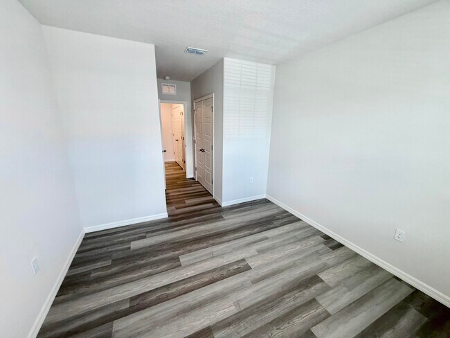 Building Photo - 12813 SW Forli Wy