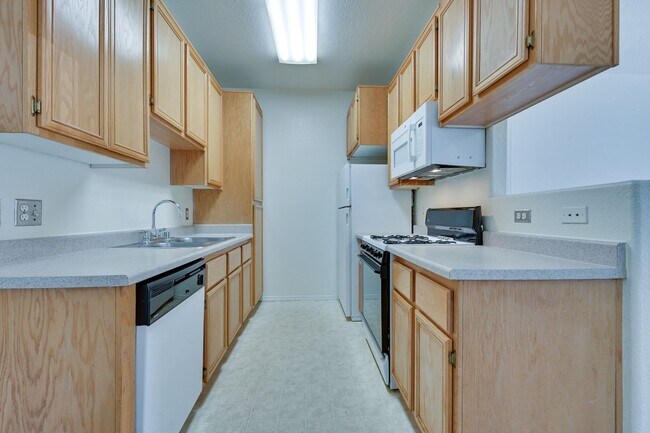 Building Photo - NE Near Nellis! Gated! Community Pool, Spa...