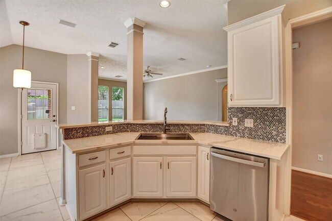 Building Photo - 1110 Parkhaven Ln