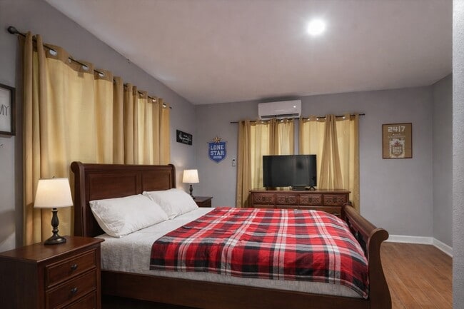 Building Photo - 201 S Cleveland St