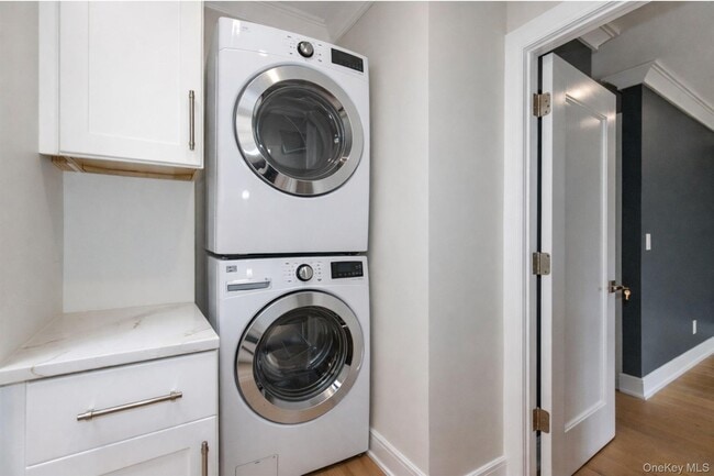 Building Photo - 18 Acorn Ponds Dr