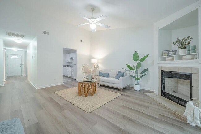 Building Photo - Available now. Great 2 BR/2 BA PARTIALLY FURNISHED Home in Meridian Place!