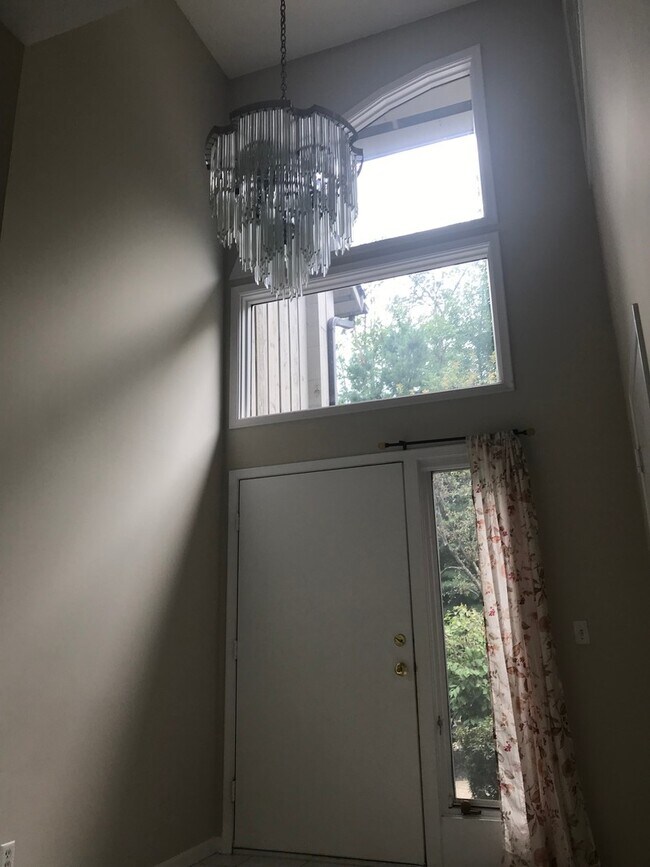 Building Photo - Solon 4 Bedroom Rental