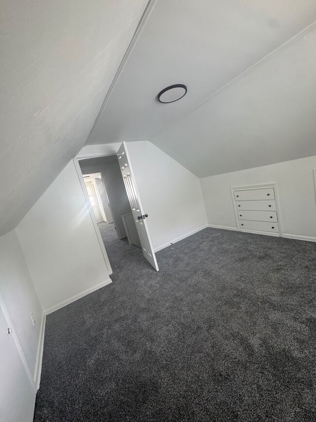 Building Photo - Spacious Two-Bedroom Unit in a Charming Property – Available Now!