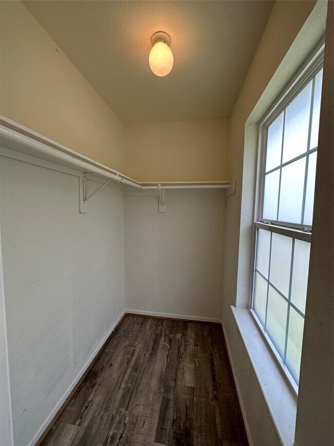 Building Photo - 3902 Breaux Bridge Ln