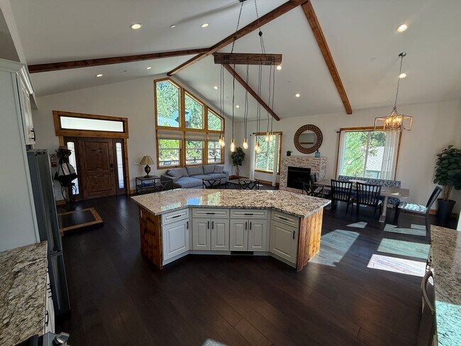 Building Photo - Stunning 4-Bedroom Home with Amazing Views, EV Charger & Solar in Big Bear!