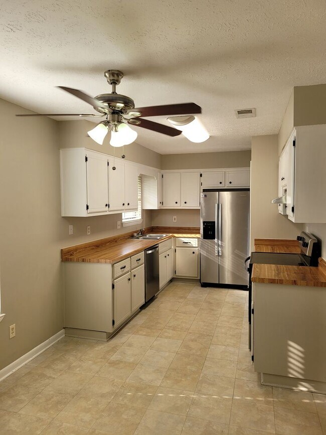 Building Photo - Callaway 3 bedroom 2 bath home with 2 car ...