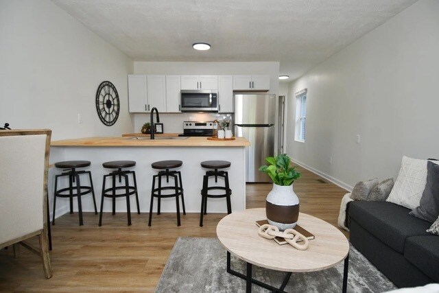 Building Photo - 2217 Lexington Ave