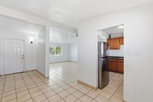 Building Photo - 2118 S Campbell Ave