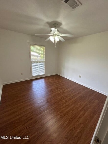 Building Photo - 204 Foxwood Cove