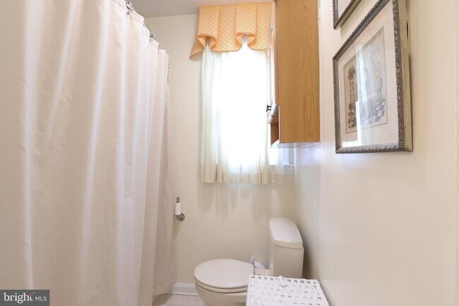 Building Photo - 8519 Electric Ave