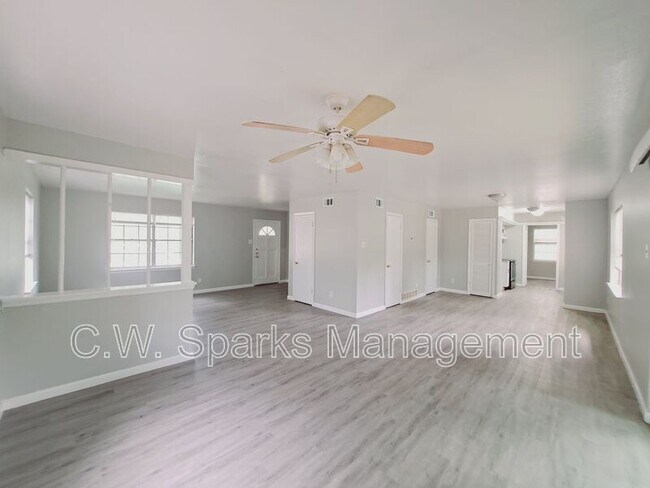 Building Photo - 633 Rutgers Dr