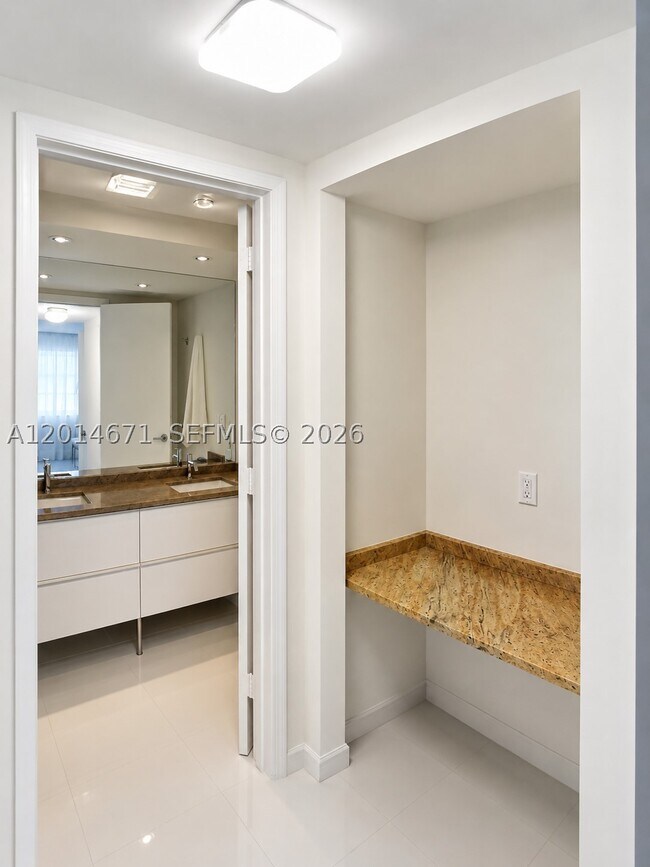 Building Photo - 6917 Collins Ave