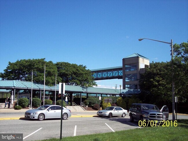 Building Photo - 731 Chevington Ct
