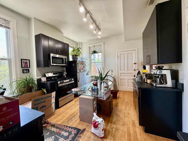 Building Photo - Amazing 2 Bedroom + Den. Separate Living/Dining Room. Large Deck. Lots of Natural Light.