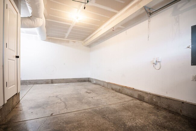 Building Photo - STILL AVAILABLE! Special: Only $500 Securi...