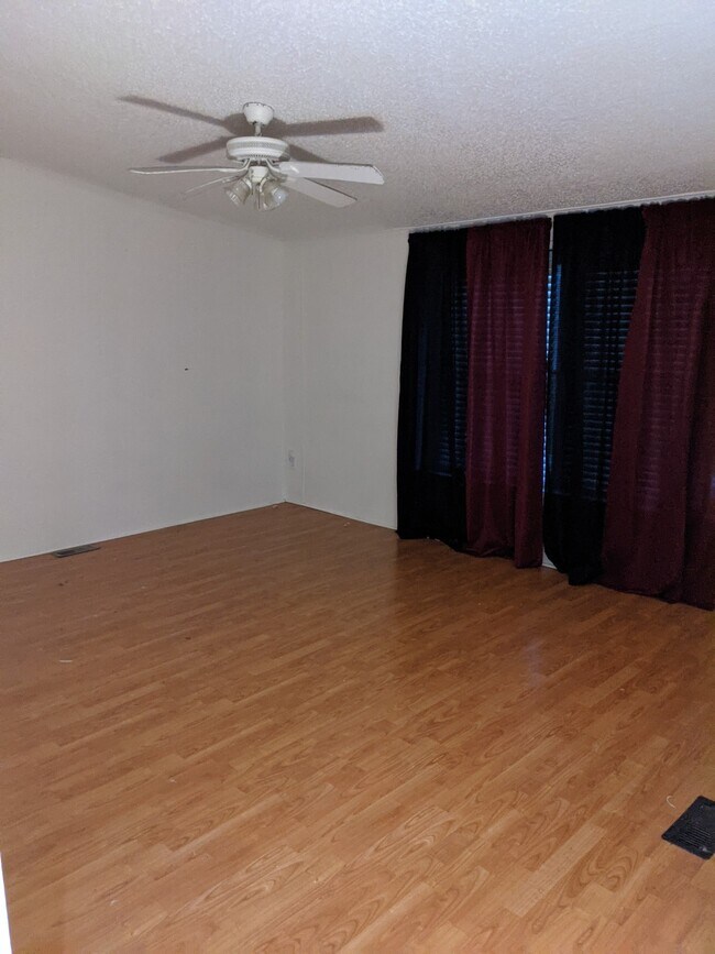 Building Photo - 110 Mallie Dr