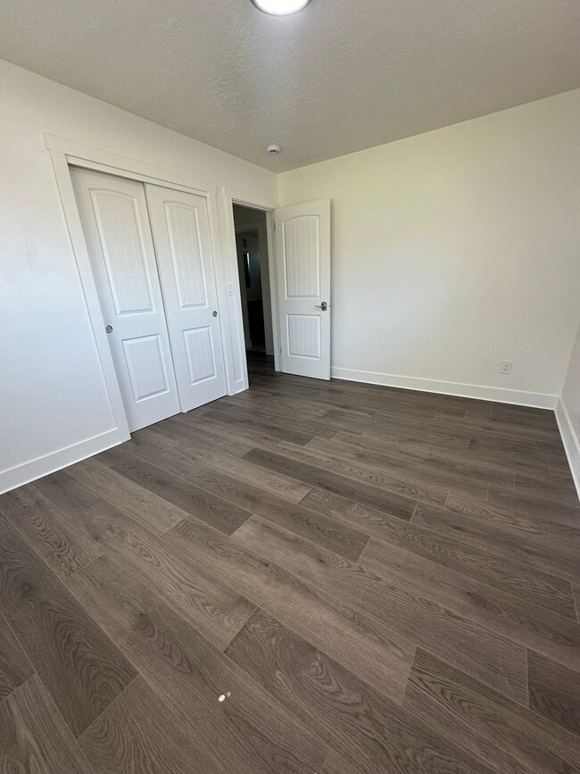 Building Photo - Modern 4-Bedroom South Ogden Home with 2 K...