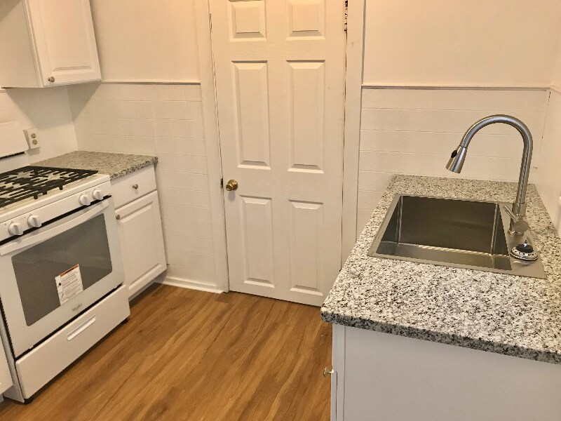 Building Photo - 918 Watson St SW