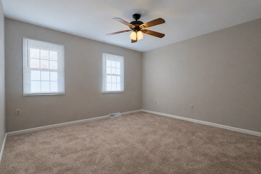 Building Photo - 27 Penny Ln