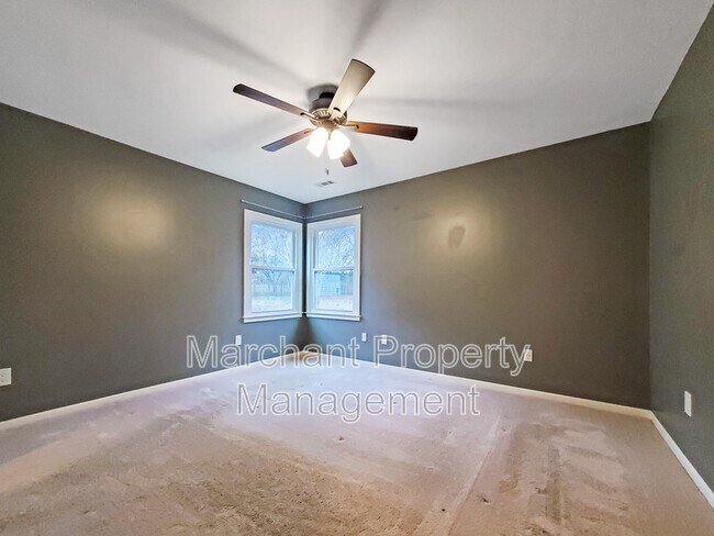 Building Photo - 117 Charmar Way