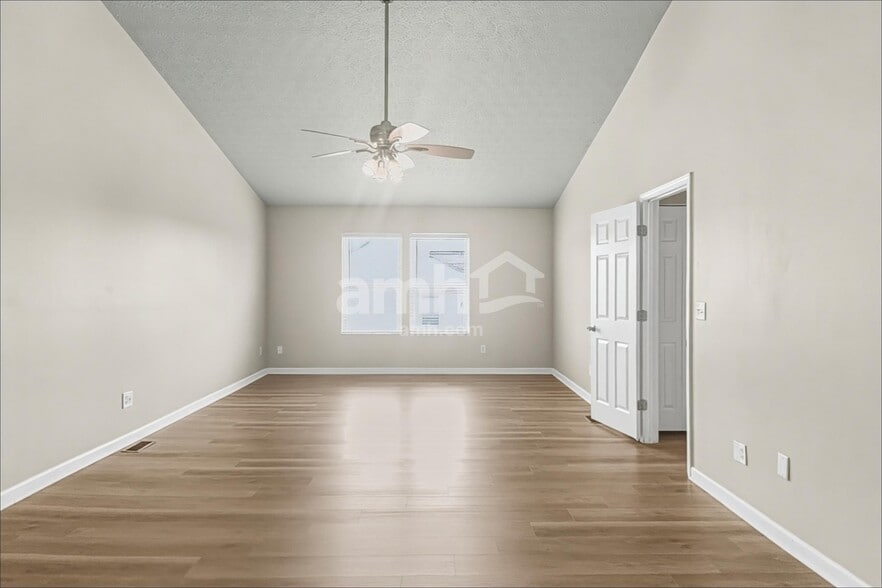 Building Photo - 838 Avalon Dr