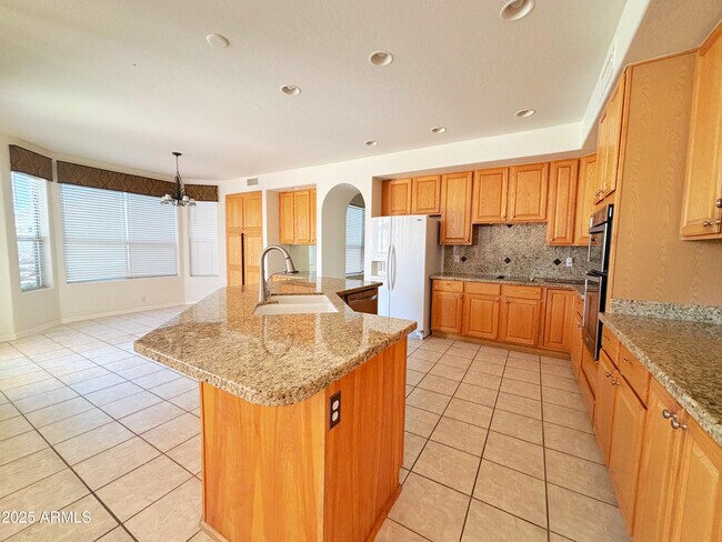 Building Photo - 3213 E Desert Flower Ln