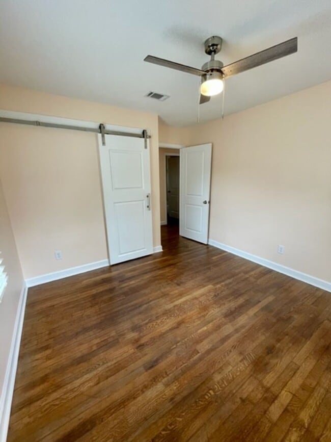 Building Photo - Cute beach bungalow in Biloxi, MS!