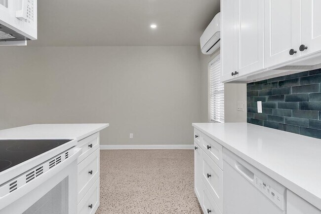 Building Photo - 17 Ocean Breeze