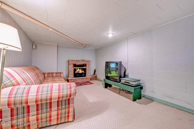 Building Photo - 454 Hickory St