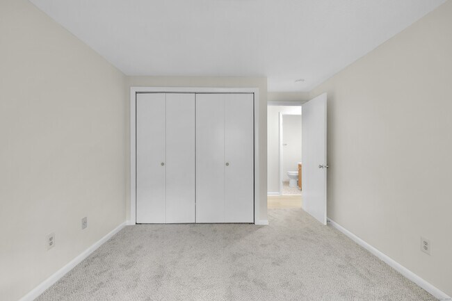 Building Photo - 103 Cliffside Dr