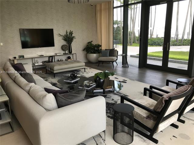 Building Photo - 650 NE 32nd St