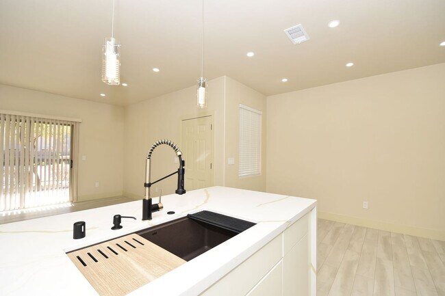 Building Photo - 8000 W Badura Ave