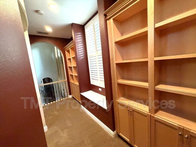 Building Photo - 6832 Salvaterra Cir