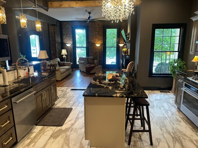 Building Photo - 275 S Limestone