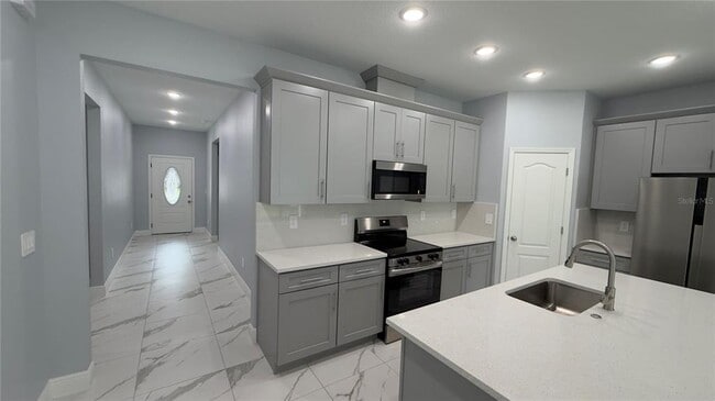 Building Photo - 706 S Thacker Ave