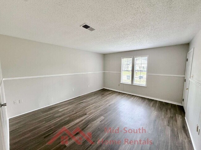 Building Photo - 4505 Villagreen Dr