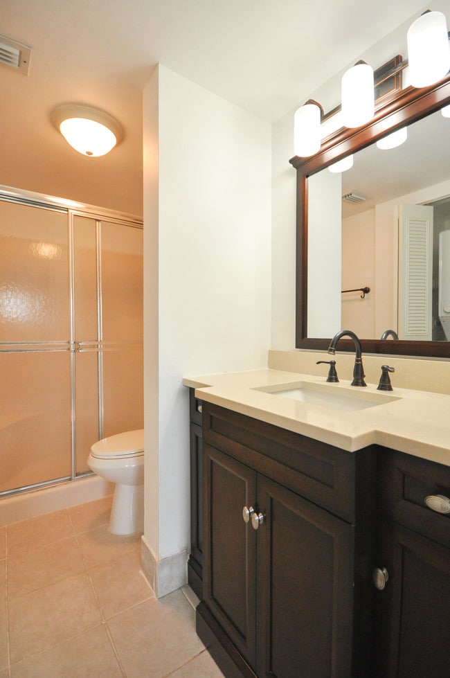 Building Photo - 7101 Golf Colony Ct