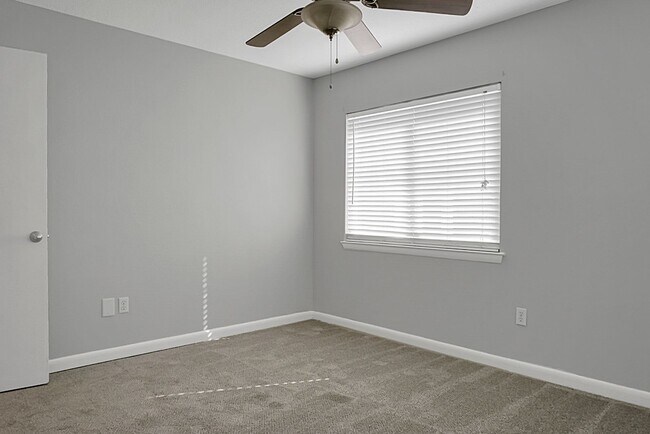 Building Photo - Renovated Condo located in heart of Mt Pleasant, near Ravenel Bridge and Waterfront Park