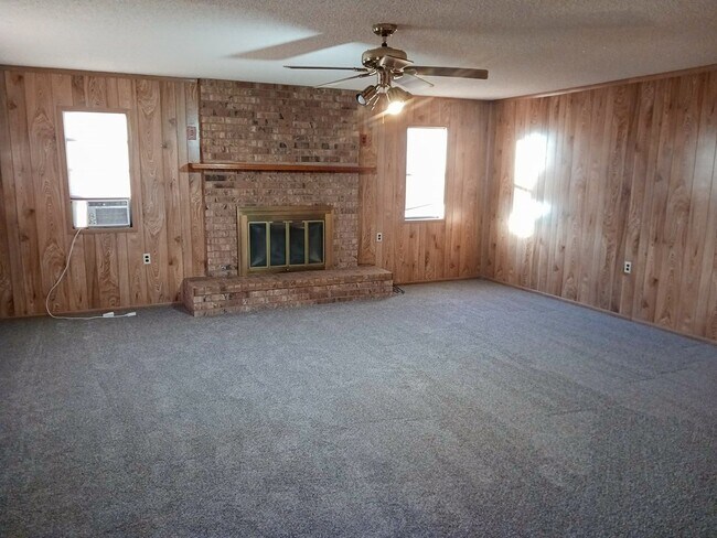 Building Photo - 1208 E 56th St